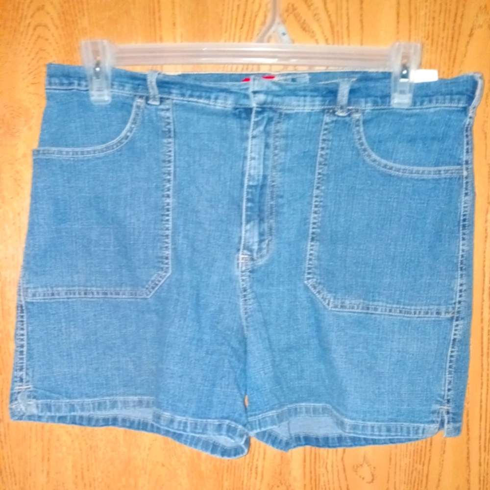 Gloria Vanderbilt Stretch Shorts